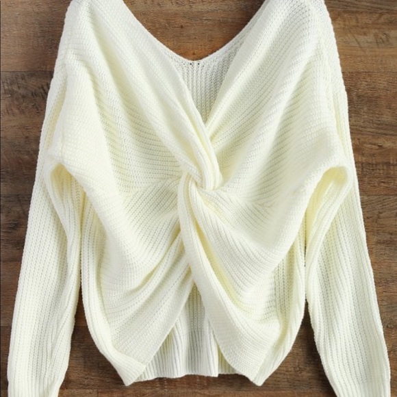 ✨LAST ONE✨Off white/light beige twist back sweater - Picture 4 of 5